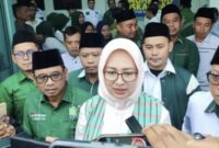  Airin Rachmi Diany, mantan walikota Tangsel, berbagi visi misi dan program keagamaan yang inovatif sebagai calon gubernur Banten. Menyasar pengembangan ekonomi umat dan penguatan pondok pesantren, ia berkomitmen untuk mewujudkan Banten yang beriman dan sejahtera. (Foto Istimewa)
