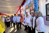Tinawati Andra Soni meninjau Pelayanan Enam Standar Pelayanan Minimal (SPM) Posyandu Gurame Kampung Sukamulya RT 03 /RW 02 Desa Caringin