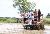 Andra Soni usai mengikuti Gerakan Tanam Padi Serentak