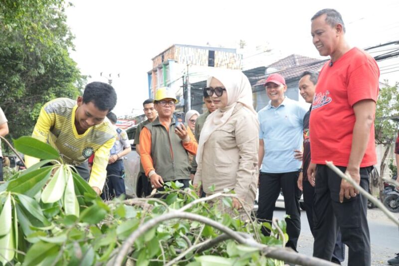 Wali Kota Bekasi, Tri Adhianto, melakukan kunjungan kerja ke wilayah Jalan Pangeran Jayakarta