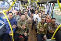 Peresmian operasional TransJakarta Trayek S-61 yang menghubungkan Blok M dengan Alam Sutera, di Terminal Blok M
