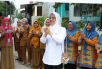 Ketua Tim Pembina Posyandu Provinsi Banten Andra Soni melakukan pembinaan dan monitoring di Posyandu Katuk RW 11, Villa Mutiara Serpong