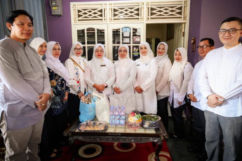 Tinawati Andra Soni Berikan Penghargaan Tiga Perempuan Inspiratif di Kota Serang