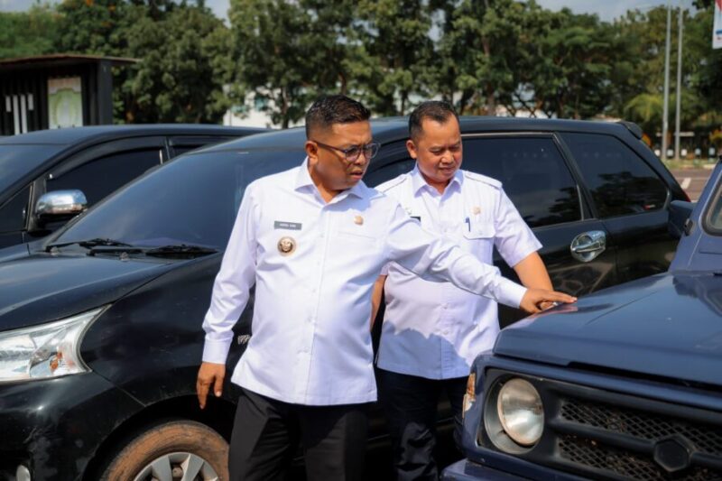 Gubernur Banten melakukan pengecekan kendaraan dinas milik Biro Umum dan Perlengkapan Setda Provinsi Banten di Halaman Sekretariat Daerah Provinsi Banten