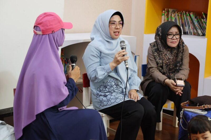 Ketua TP PKK Provinsi Banten Tinawati Andra Soni Ajak Para Orang Tua Kenalkan Literasi Kepada Anak-anaknya 
