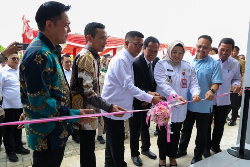 Gubernur Banten Andra Soni meresmikan  Sekolah Menengah Kejuruan Negeri (SMKN) 15 Kabupaten Tangerang