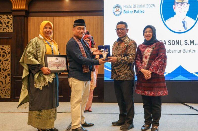 Gubernur Andra Soni juga mendapatkan penghargaan sebagai Tokoh Inspiratif kategori Politisi Berintegritas dari Badan Koordinasi Ikatan Keluarga Payakumbuh 50 Kota