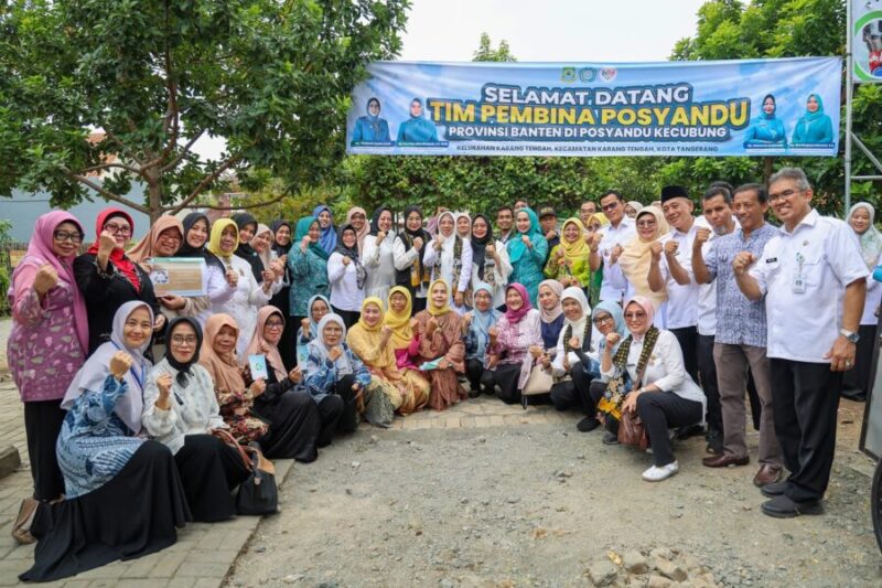 Tinawati Andra Soni meninjau sejumlah posyandu yang berada di Kota Tangerang