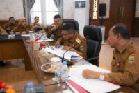 Andra Soni memimpin Rapat Tim Anggaran Pemerintah Daerah (TAPD) Provinsi Banten di Gedung Negara Provinsi Banten