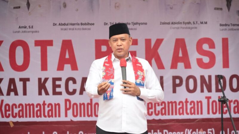 Wali Kota Bekasi, Tri Adhianto, dalam Kegiatan Peresmian gedung kantor baru Kelurahan Jatibening Baru yang berlokasi di Kecamatan Pondok Gede