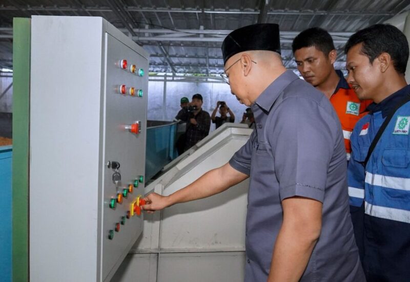 Pemprov Lampung melalui Dinas Perindustrian dan Perdagangan memberikan bantuan mesin pengering padi berkapasitas 20 ton