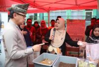 Wakil Menteri Dalam Negeri (Wamendagri) Bima Arya Sugiarto meninjau Musyawarah Kelurahan Khusus (Muskelsus) Pembentukan Koperasi Desa/Kelurahan (Kopdeskel) Merah Putih di Kelurahan Anduring, Kecamatan Kuranji, Kota Padang.