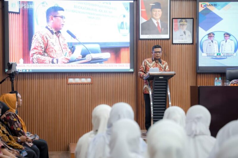 Gubernur Banten Andra Soni saat memberikan sambutan dalam kegiatan Pendidikan dan Pelatihan Kepemimpinan Pengawas Angkatan XVIII, XIX, XX dan XXI