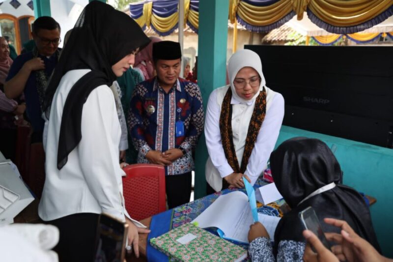 Tinawati Andra Soni melakukan kunjungan dan penilaian dalam rangka kesiapan Lomba Posyandu Tingkat Nasional Tahun 2025.