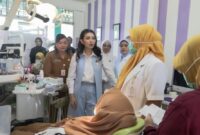 Ketua Dekranasda Provinsi Banten Tinawati Andra Soni Dampingi Ketua Dekranas Selvi Gibran Rakabuming Buka Pelatihan Keterampilan Bagi Warga Binaan Lapas Perempuan Tangerang