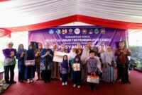 Ketua Umum Tim Pembina Pos Pelayanan Terpadu (Posyandu) Tri Tito Karnavian melakukan kunjungan kerja di Desa Cibukamanah
