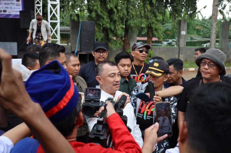 Wakil Wali Kota Bekasi Abdul Harris Bobihoe saat diwawancarai pada Peringatan Hari Pers Nasional (HPN) Bekasi Raya tahun 2025