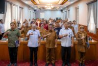 Rapat Tim Pengawasan Orang Asing (Tim PORA) sekaligus pemasangan brevet keanggotaan Tim PORA Provinsi Banten