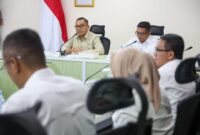 Gubernur Banten Andra Soni bersama Wakil Menteri Investasi dan Hilirisasi/ BKPM Todotua Pasaribu pimpin Rapat Fasilitasi Penyelesaian Permasalahan Investasi PT Chandra Asri Alkali