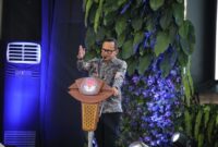 Wamendagri Bima Arya saat membuka kegiatan Launching, Sosialisasi, dan Afirmasi Sertifikasi Kompetensi Pemerintahan Dalam Negeri Tahun 2025 bagi Praja Utama Angkatan XXXII Institut Pemerintahan Dalam Negeri (IPDN) di Balairung Rudini, Kampus IPDN Jatinangor