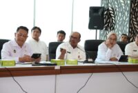 Dirjen Bina Administrasi Kewilayahan Kemendagri Safrizal ZA menyampaikan keterangan persnya di hadapan awak media yang berlangsung di Gedung H Ditjen Bina Adwil Kemendagri