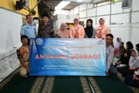 Yasarini Pengurus Cabang Lanud Husein Sastranegara menggelar kegiatan sosial bersama siswa-siswi sekolah Angkasa di Panti Asuhan Al Fitra