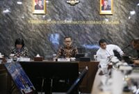 Wakil Menteri Dalam Negeri Bima Arya Sugiarto dalam Rapat Koordinasi Satuan Tugas Nasional Kopdeskel Merah Putih di Kantor Kementerian Koordinator (Kemenko) Bidang Pangan