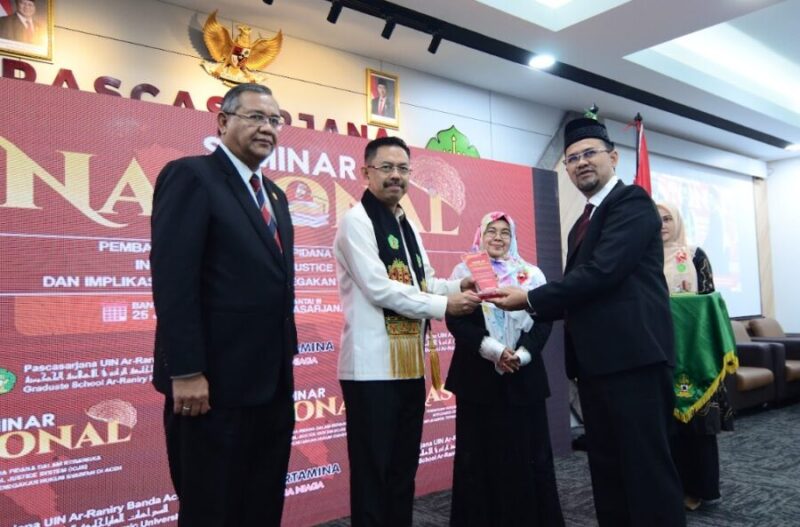 Jaksa Agung Muda Tindak Pidana Umum (JAM-Pidum) Asep N. Mulyana dalam seminar nasional di Aula Pascasarjana UIN Ar-Raniry, Banda Aceh pada Rabu 25 Juni 2025.