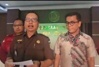 Tim penyidik Pidana Khusus Kejati Jateng menahan Direktur PT MMS berinisial JFS,  usai menjalani pemeriksaan intensif selama tujuh jam, dalam kasus dugaan tindak pidana korupsi pengelolaan sewa lahan Plaza Klaten periode 2019–2023, Rabu (25/6) sore.