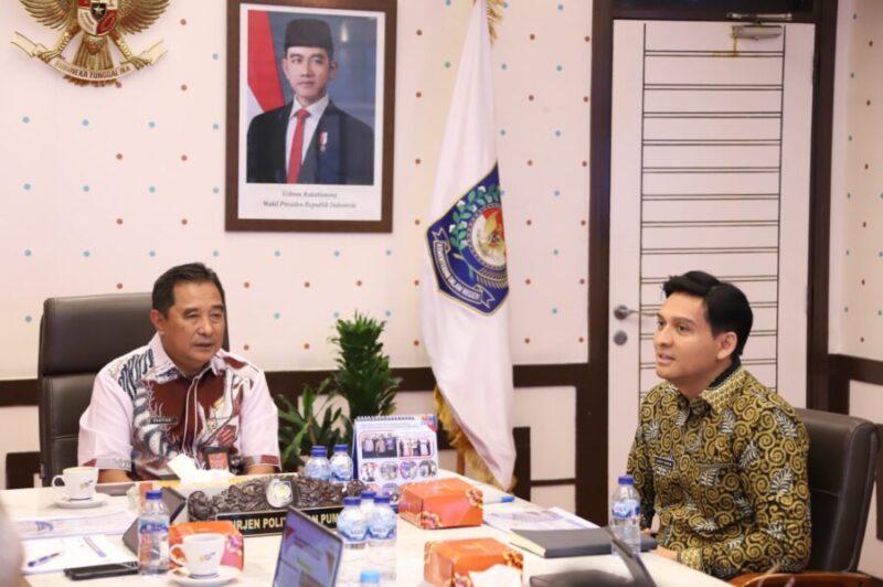 Kemendagri melalui Ditjen Politik dan Pemerintahan Umum (Polpum) memberikan pembekalan khusus kepada Bupati Indramayu Lucky Hakim
