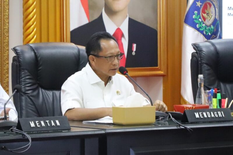 Menteri Dalam Negeri (Mendagri) Tito Karnavian memimpin Rapat Koordinasi (Rakor) Percepatan Swasembada Pangan Menghadapi Musim Kemarau 2025