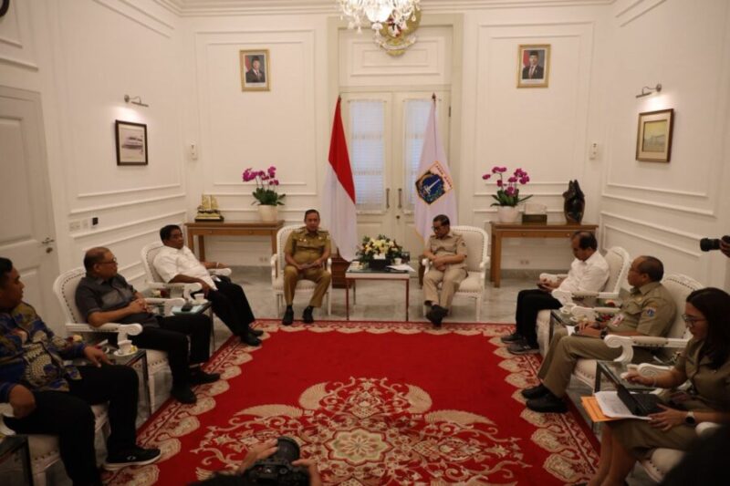 Pemkot Bekasi dan Pemprov DKI membahas sejumlah isu penting lintas wilayah yang berdampak langsung pada masyarakat Jabodetabek, khususnya Kota Bekasi