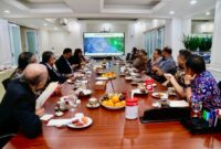 Mendagri Muhammad Tito Karnavian menerima kunjungan silaturahmi Wali Nanggroe Aceh Paduka Yang Mulia (PYM) Teungku Malik Mahmud Al Haythar di Kediaman Dinas Mendagri.