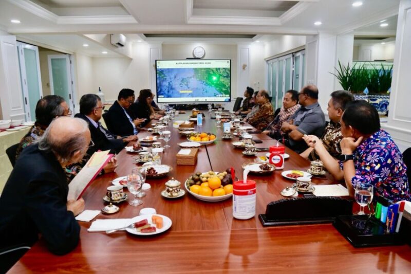 Mendagri Muhammad Tito Karnavian menerima kunjungan silaturahmi Wali Nanggroe Aceh Paduka Yang Mulia (PYM) Teungku Malik Mahmud Al Haythar di Kediaman Dinas Mendagri.