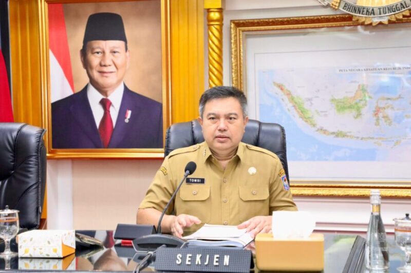 Sekjen Kemendagri Tomsi Tohir saat memimpin Rakor Pengendalian Inflasi Daerah