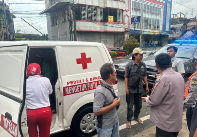 Wadir Samapta Polda Banten Tunjukkan Kepedulian dengan Menolong Korban Laka Lantas di Cilegon