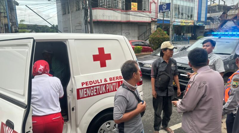 Wadir Samapta Polda Banten Tunjukkan Kepedulian dengan Menolong Korban Laka Lantas di Cilegon