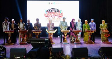 Gubernur Lampung Apresiasi Festival Bebay Butabuh 2025 sebagai Momentum Penguatan Identitas Budaya Daerah Gubernur Lampung Apresiasi Festival Bebay Butabuh 2025 sebagai Momentum Penguatan Identitas Budaya Daerah