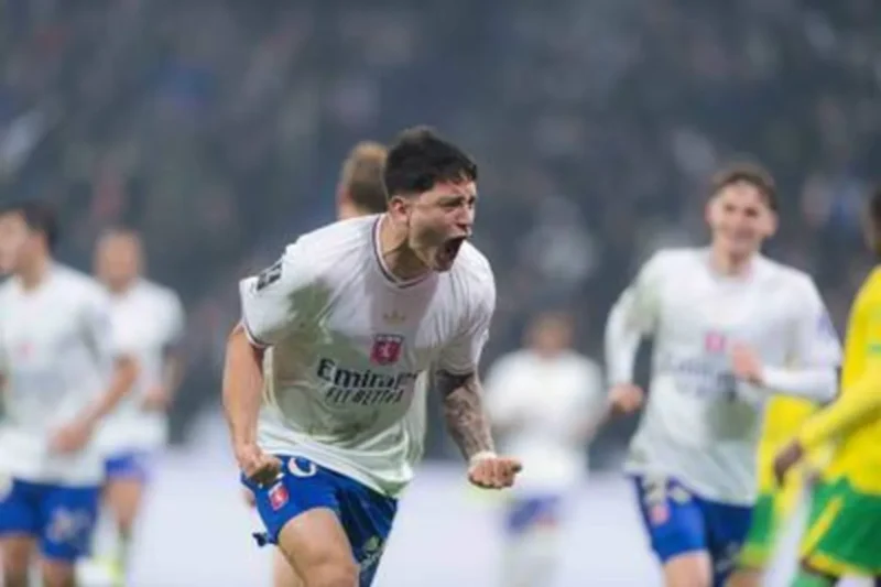 Penyerang Lyon Martin Satriano merayakan keberhasilannya mencetak gol ke gawang Nantes pada pertandingan Liga Prancis di Stadion Groupama, Decines-Charpieu, Minggu (30/11/2025) waktu setempat. (OL.fr)