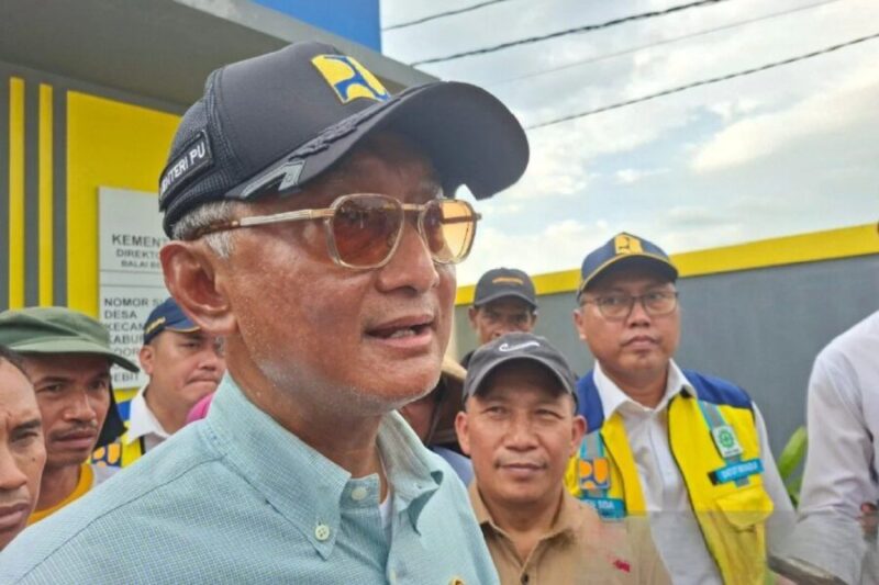 Menteri Pekerjaan Umum, Dody Hanggodo menjawab pertanyaan wartawan di Boyolali, Minggu (29/3/2026). (Jennus)