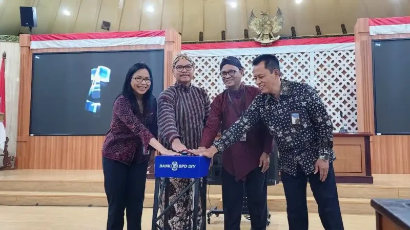 Wali Kota Yogyakarta Hasto Wardoyo seusai High Level Meeting Tim Percepatan dan Perluasan Digitalisasi Daerah di Balai Kota Yogyakarta, Kamis (12/3/2026). (Pemkot Yogya 