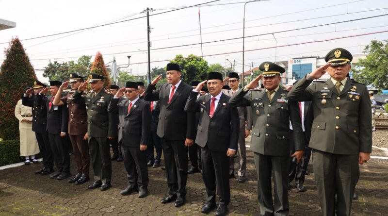 Tri Adhianto Ajak Teladani Semangat Pahlawan dalam Ziarah Jelang HUT Kota Bekasi