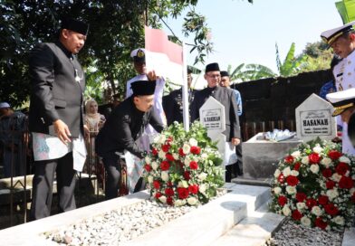 Pemkot Bekasi Kenang Jasa M. Hasibuan melalui Prosesi Penyematan Helm Pahlawan