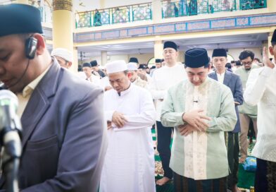 Suasana Haru Idulfitri di Pandeglang, Wagub Banten Berbaur dan Bersalaman dengan Warga