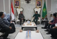 Menteri Agama Nasaruddin Umar saat menerima audiensi Direktur RS UIN, Syaifullah, di Kantor Kementerian Agama, Lapangan Banteng, Jakarta, Kamis (9/4/2026). (Humas Kemenag)