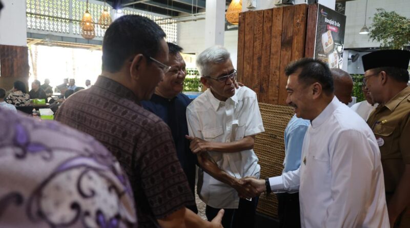 Wawali Abdul Harris Bobihoe Pererat Silaturahmi dengan Pensiunan Pemkot Bekasi Wawali Abdul Harris Bobihoe Pererat Silaturahmi dengan Pensiunan Pemkot Bekasi