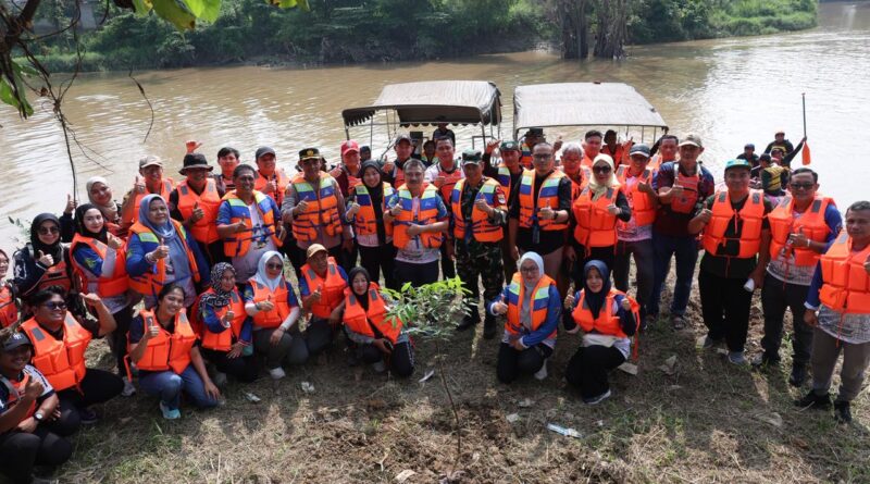 Abdul Harris Bobihoe Dorong Sinergi Lintas Sektor Jaga Kebersihan Kali Bekasi
