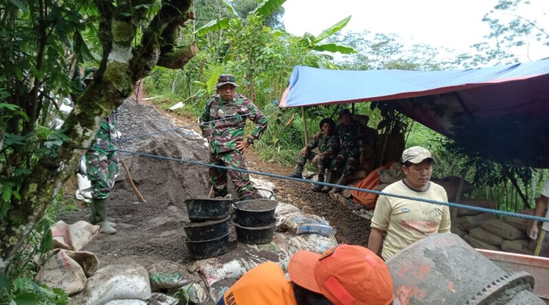 Pembangunan Jembatan Gantung Garuda Dikebut, TNI dan Warga Bahu Membahu