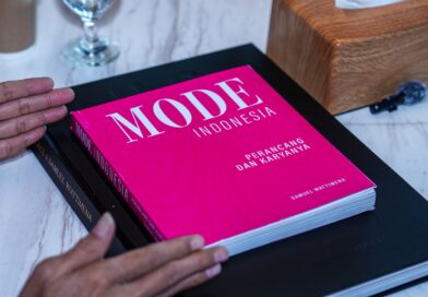 Menteri Ekraf Sebut Buku ‘Mode Indonesia’ Perkuat Identitas Budaya Nasional Menteri Ekraf Sebut Buku ‘Mode Indonesia’ Perkuat Identitas Budaya Nasional