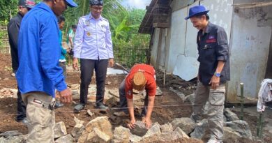 Kades Sindangheula Pimpin Peletakan Batu Pertama Rumah Baru Korban Rumah Roboh